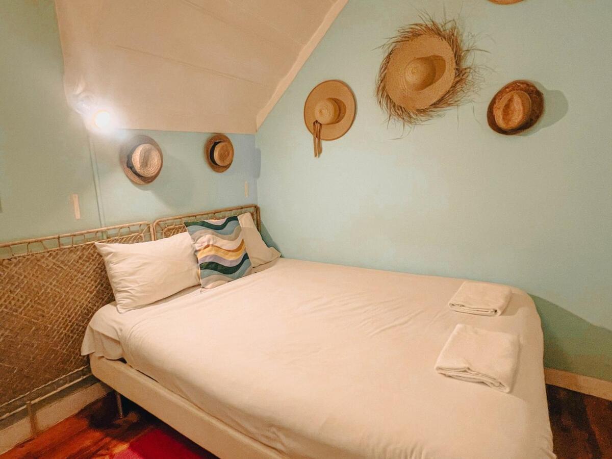 Charming 5 Bedroom In Traditional *