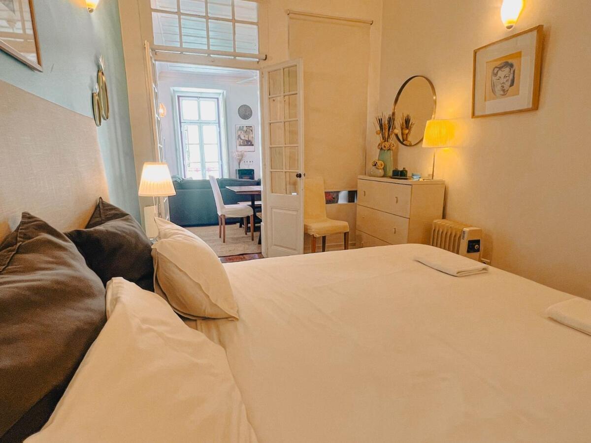 Charming 5 Bedroom In Traditional *