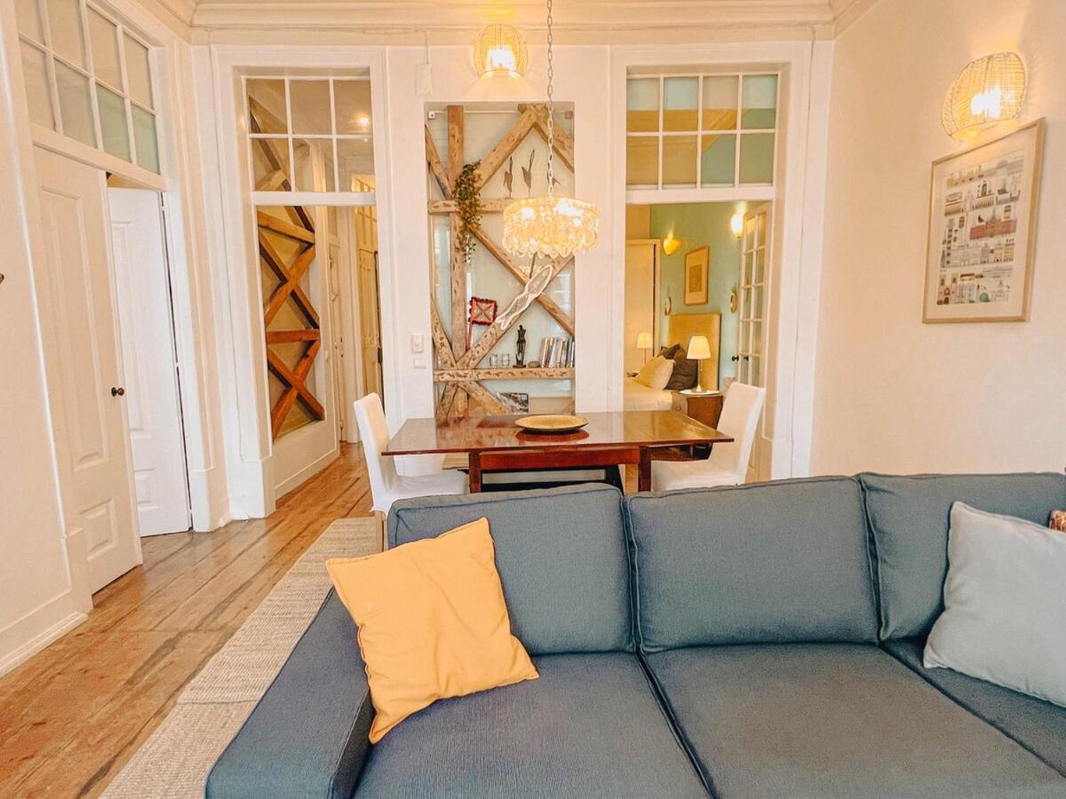 Charming 5 Bedroom In Traditional *